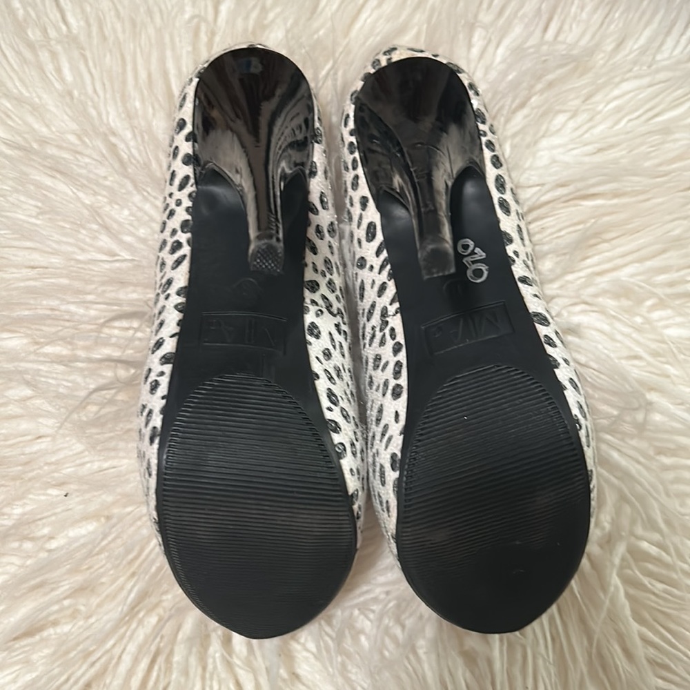 Mia brand sequins embellished black & white polka dot platform heels. Size 8 - Picture 5 of 7
